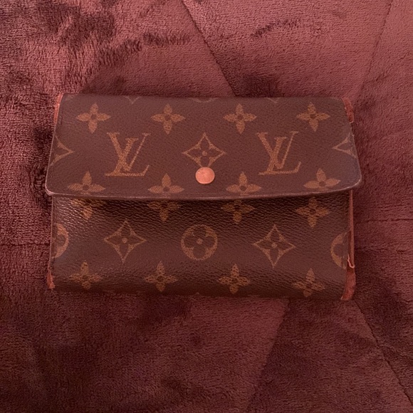 Louis Vuitton Wallet - Picture 11 of 11